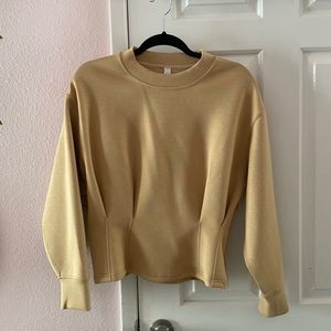 Lululemon sweater in size 6